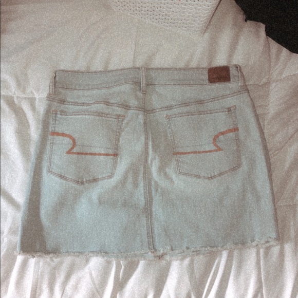 Light wash distressed high waist mini skirt - Picture 3 of 3